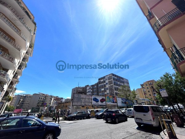 negozio in vendita a Napoli in zona Arenella