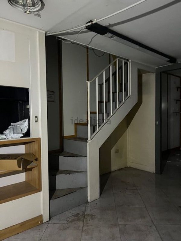 locale commerciale in vendita a Napoli in zona Arenella