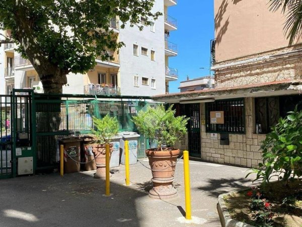 appartamento in vendita a Napoli in zona Arenella