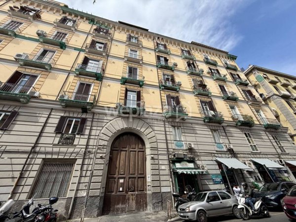 appartamento in vendita a Napoli in zona Chiaia