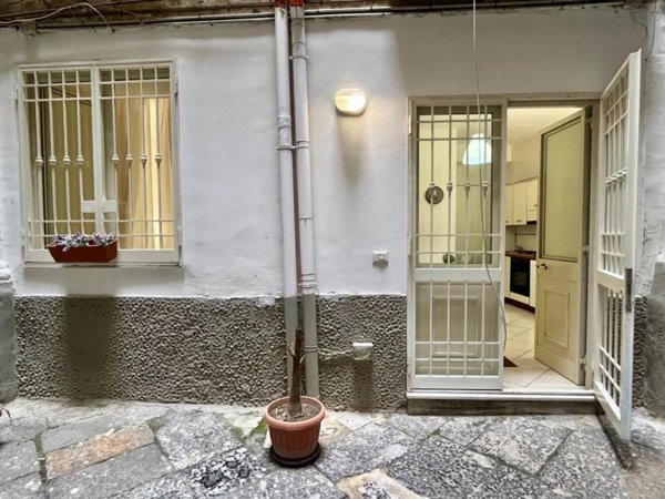 appartamento in vendita a Napoli in zona Pendino / San Giuseppe