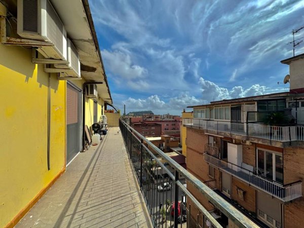 appartamento in vendita a Napoli in zona Bagnoli