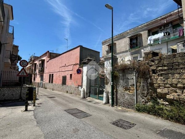 appartamento in vendita a Napoli in zona Barra