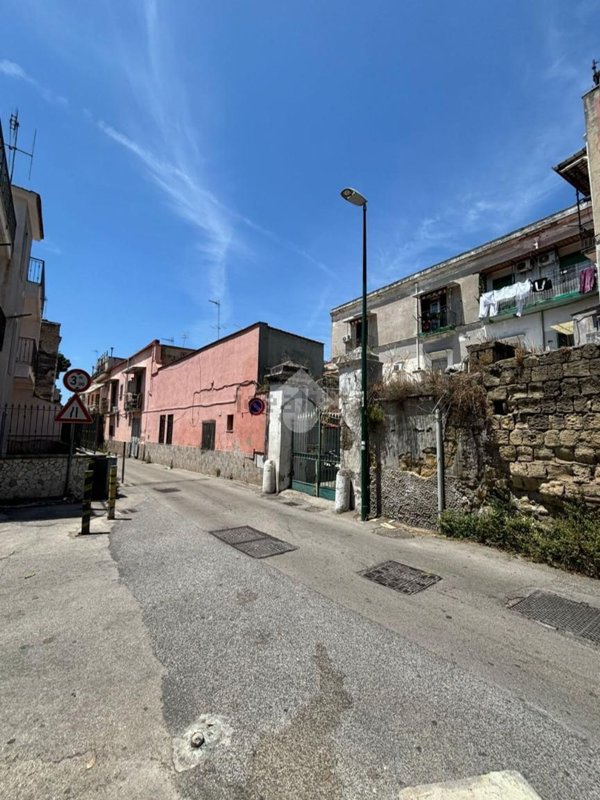 appartamento in vendita a Napoli in zona Barra