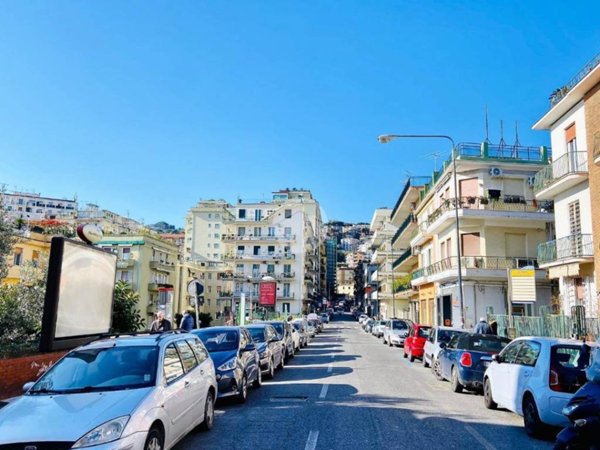 appartamento in vendita a Napoli in zona Chiaia