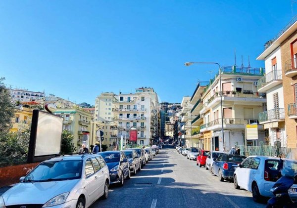 appartamento in vendita a Napoli in zona Chiaia