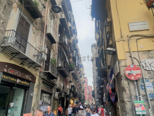 appartamento in vendita a Napoli in zona San Lorenzo