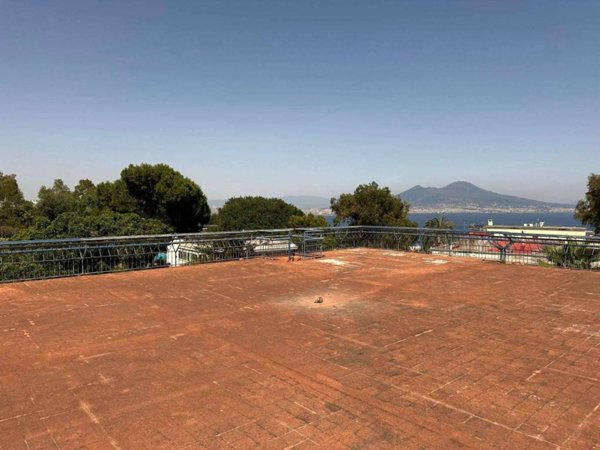 appartamento in vendita a Napoli in zona Posillipo