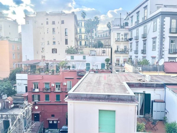 appartamento in vendita a Napoli in zona Chiaia