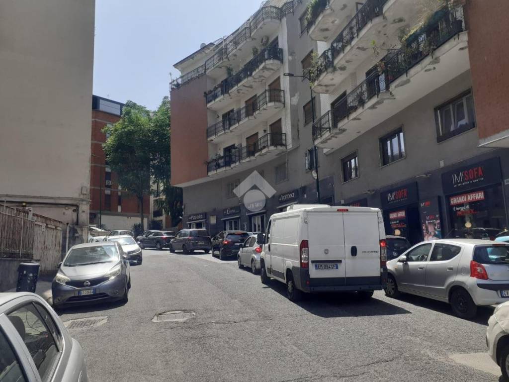 negozio in vendita a Napoli in zona Arenella