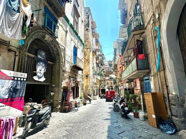 appartamento in vendita a Napoli in zona Pendino / San Giuseppe