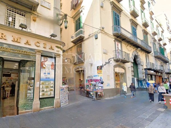 locale commerciale in vendita a Napoli