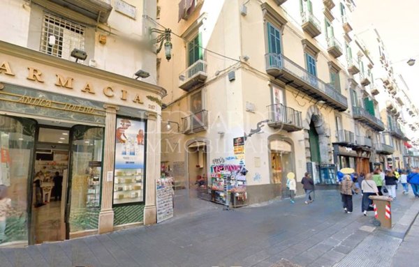locale commerciale in vendita a Napoli in zona Mercato