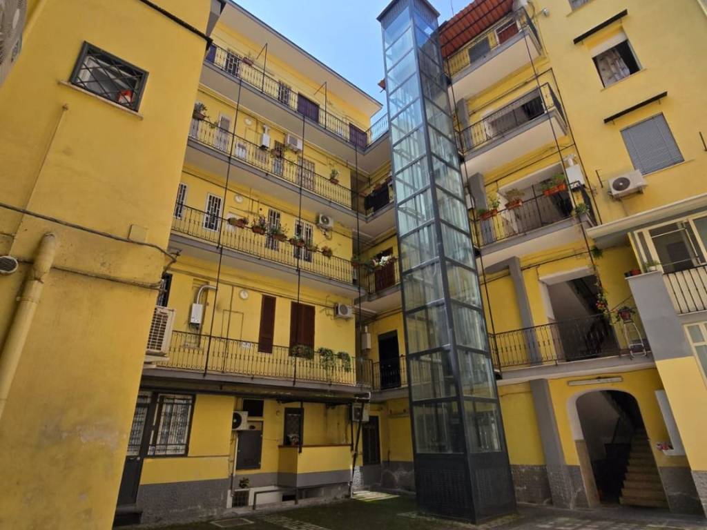 appartamento in vendita a Napoli in zona Fuorigrotta