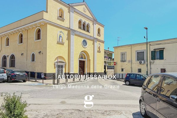 negozio in vendita a Napoli in zona Soccavo