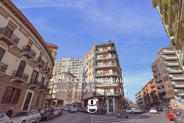 locale commerciale in vendita a Napoli in zona Chiaia