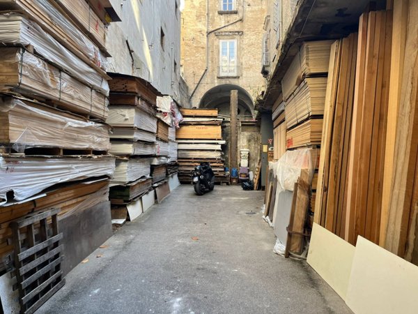 casa indipendente in vendita a Napoli in zona Vicaria
