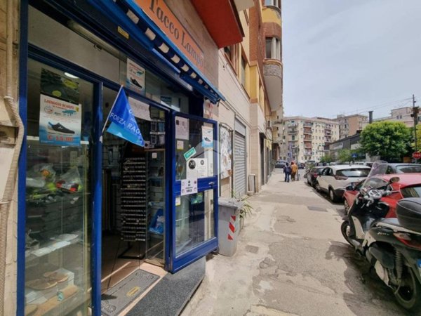 negozio in vendita a Napoli in zona Arenella