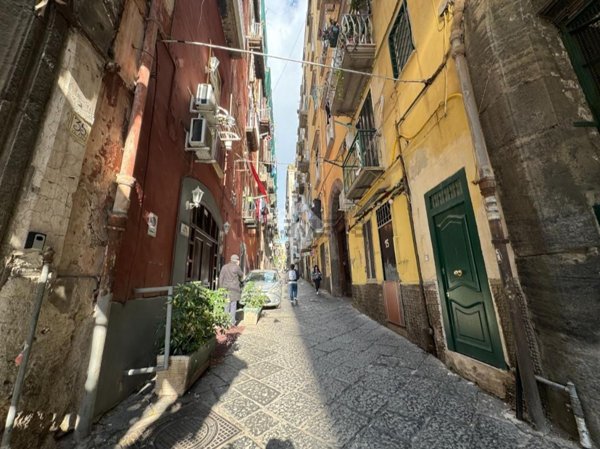 appartamento in vendita a Napoli in zona San Lorenzo
