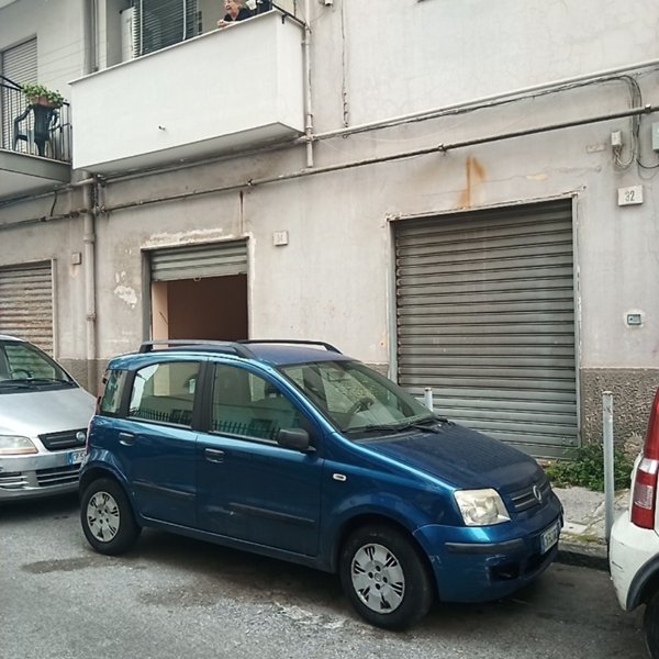 negozio in vendita a Napoli in zona San Giovanni a Teduccio