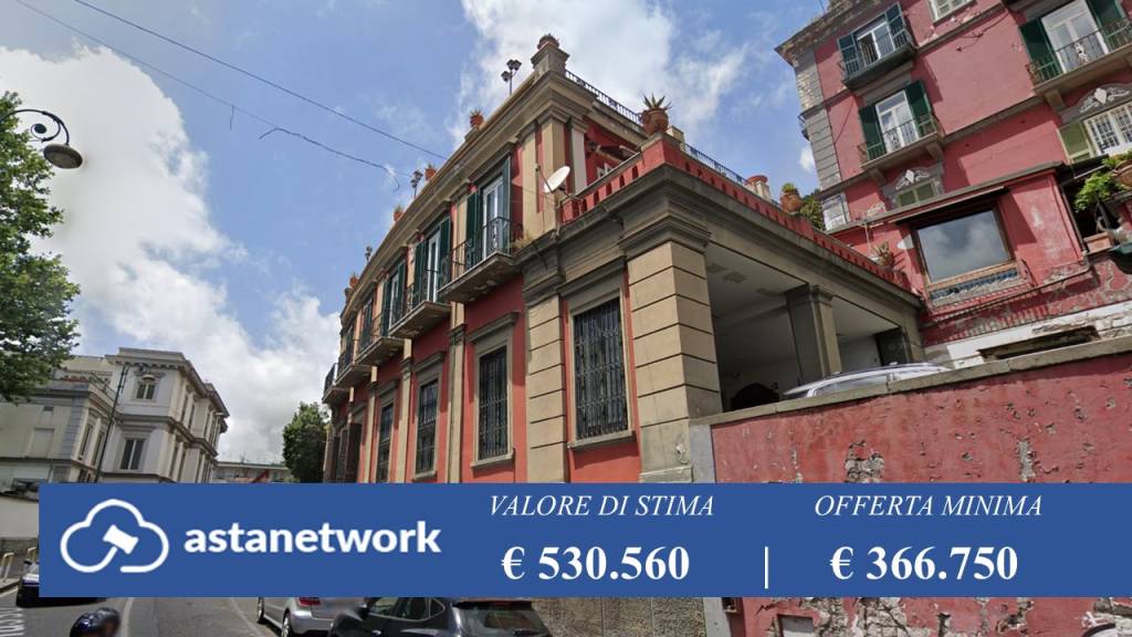 appartamento in vendita a Napoli in zona Chiaia