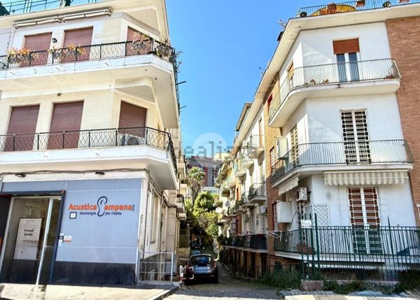 appartamento in vendita a Napoli in zona Chiaia