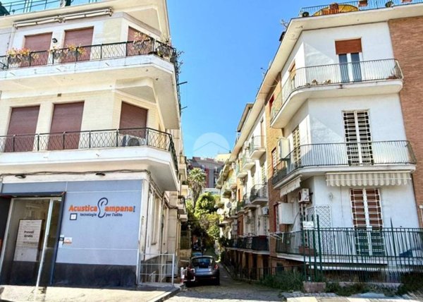 appartamento in vendita a Napoli in zona Chiaia