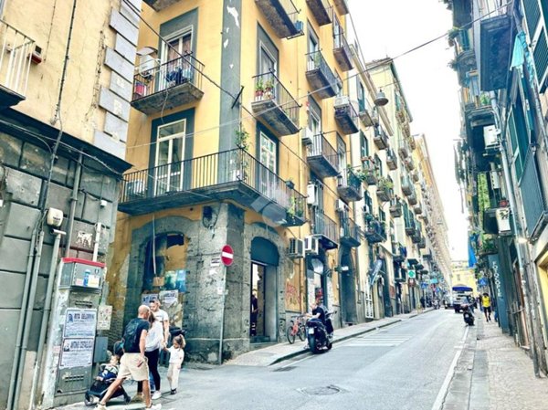 appartamento in vendita a Napoli in zona San Ferdinando