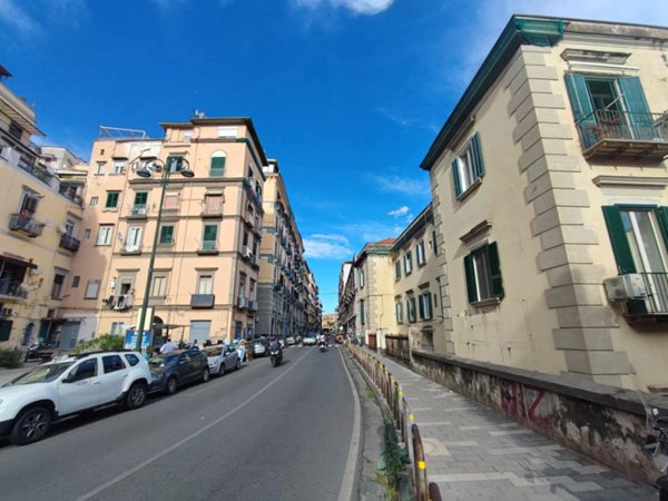 appartamento in vendita a Napoli in zona Chiaia