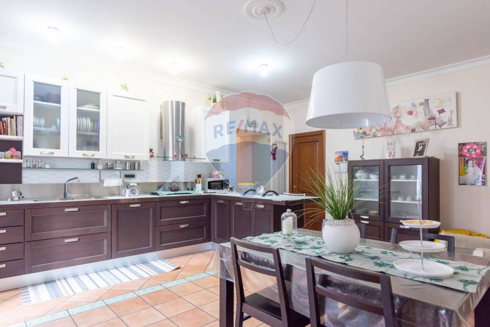 appartamento in vendita a Napoli in zona Stella