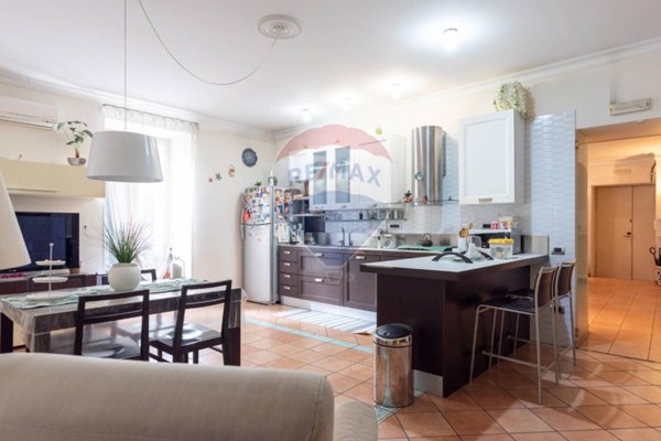 appartamento in vendita a Napoli in zona Stella