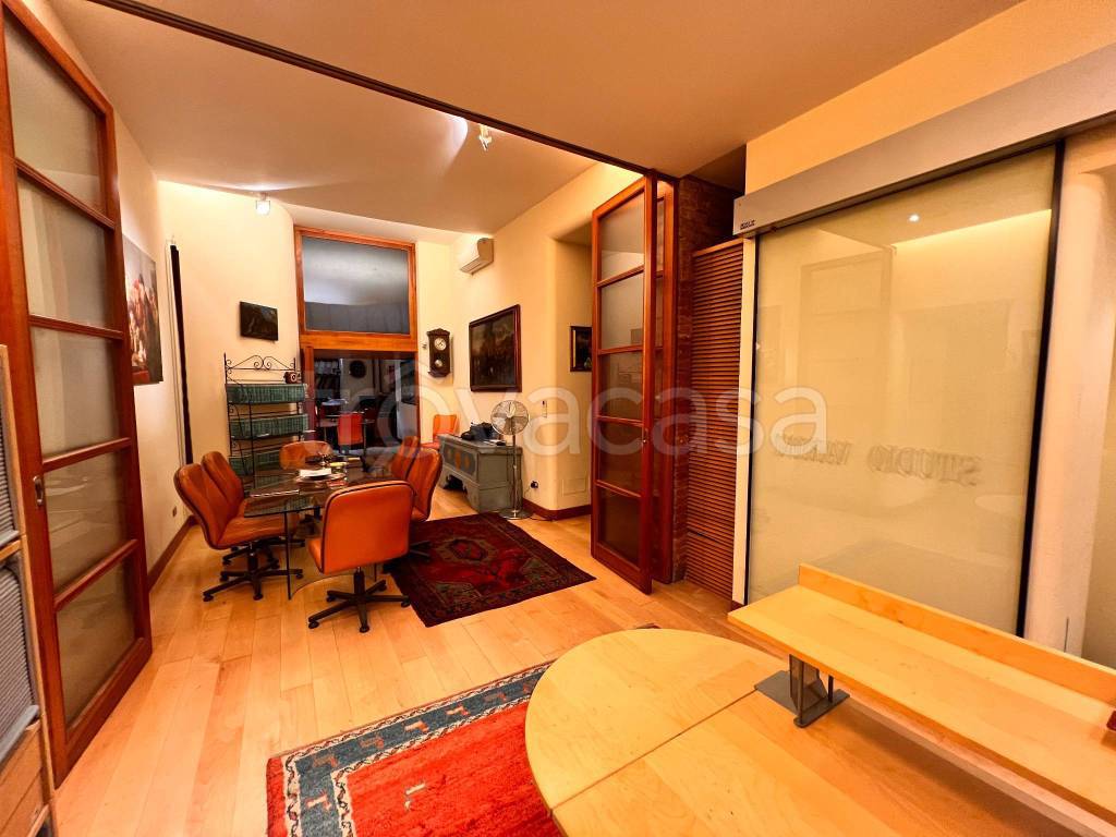 appartamento in vendita a Napoli in zona Chiaia