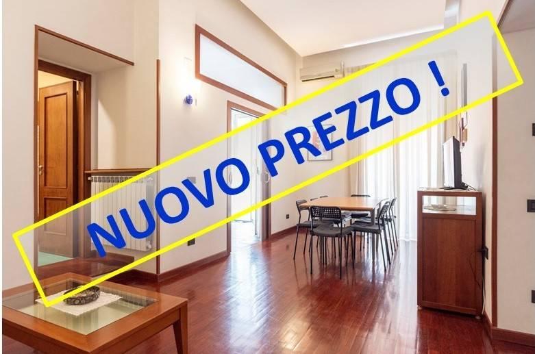 appartamento in vendita a Napoli in zona Chiaia