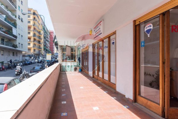 appartamento in vendita a Napoli in zona Chiaia