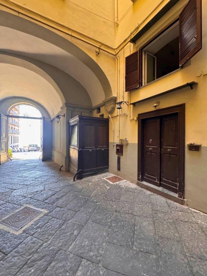 appartamento in vendita a Napoli in zona San Ferdinando