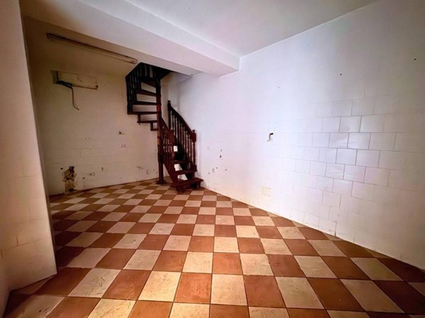 appartamento in vendita a Napoli in zona San Ferdinando