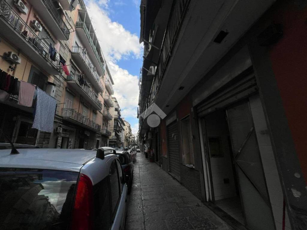 negozio in vendita a Napoli in zona Pendino / San Giuseppe