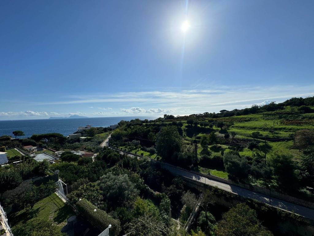 casa indipendente in vendita a Napoli in zona Chiaia