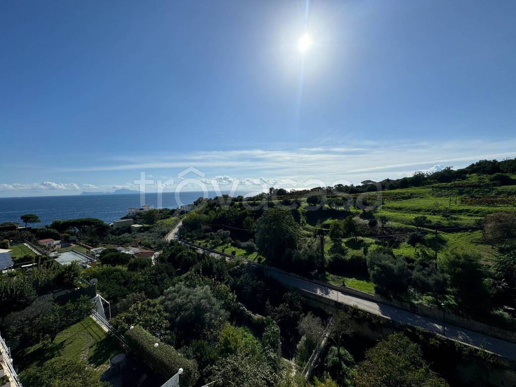 casa indipendente in vendita a Napoli in zona Chiaia