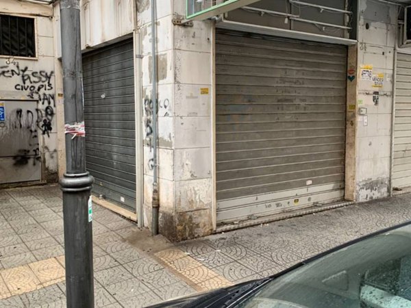 negozio in vendita a Napoli in zona Camaldoli