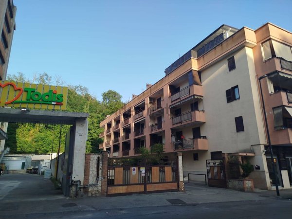 appartamento in vendita a Napoli in zona San Carlo all'Arena