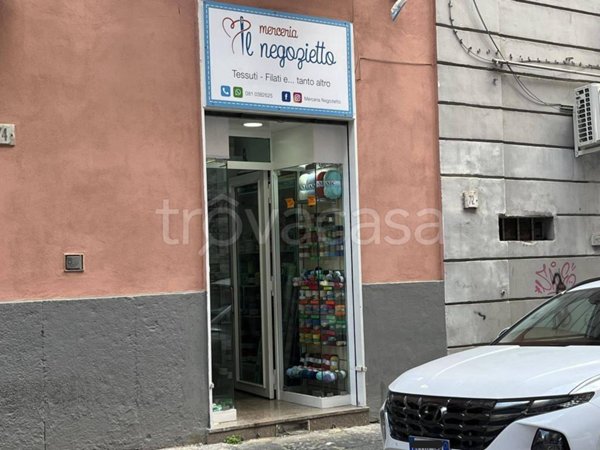 negozio in vendita a Napoli in zona San Carlo all'Arena