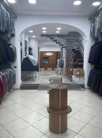 negozio in vendita a Napoli in zona Vomero