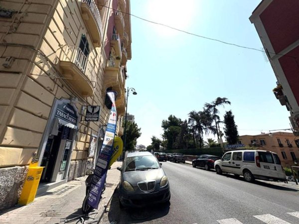appartamento in vendita a Napoli in zona Chiaia