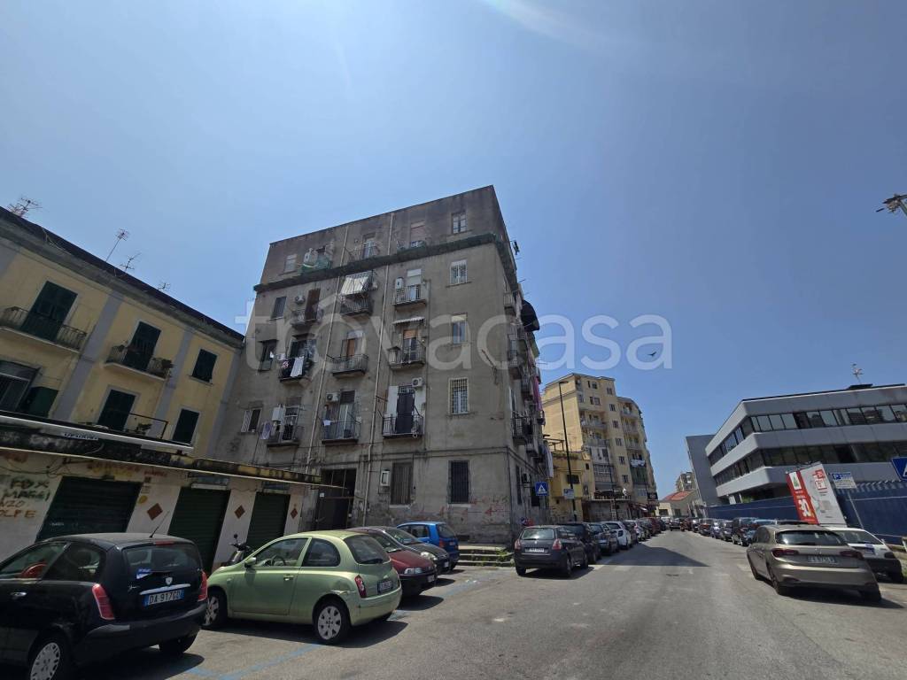 appartamento in vendita a Napoli in zona Fuorigrotta