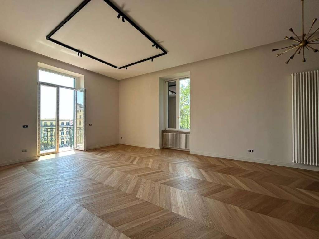 appartamento in vendita a Napoli in zona Chiaia