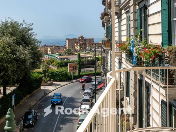 appartamento in vendita a Napoli in zona Chiaia