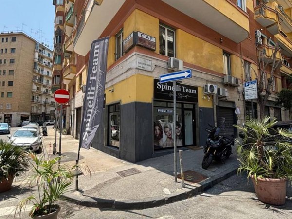 negozio in vendita a Napoli in zona Vomero