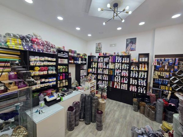 negozio in vendita a Napoli in zona Fuorigrotta