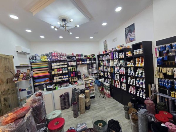 negozio in vendita a Napoli in zona Fuorigrotta